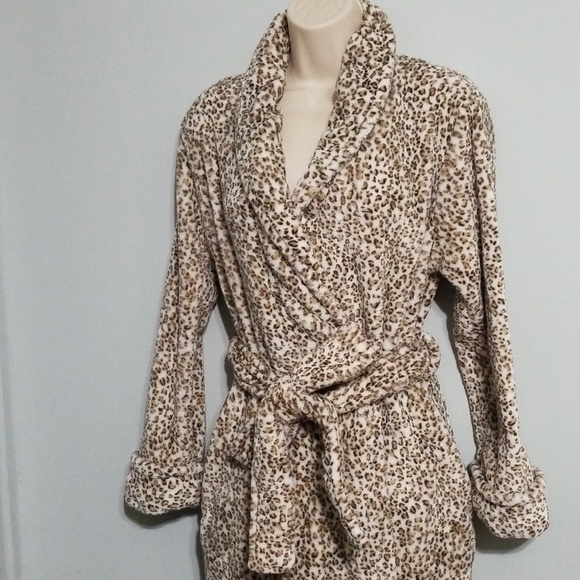 Oscar de la Renta buttery soft leopard print bathrobe - Picture 6 of 16